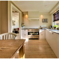 KONYHA (étkezőasztal, pult, fakanál, vágódeszka) 