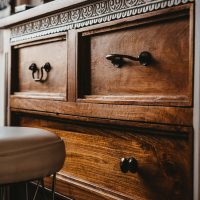 BÚTOR (polc, szekrény, komód, étkező és íróasztal)